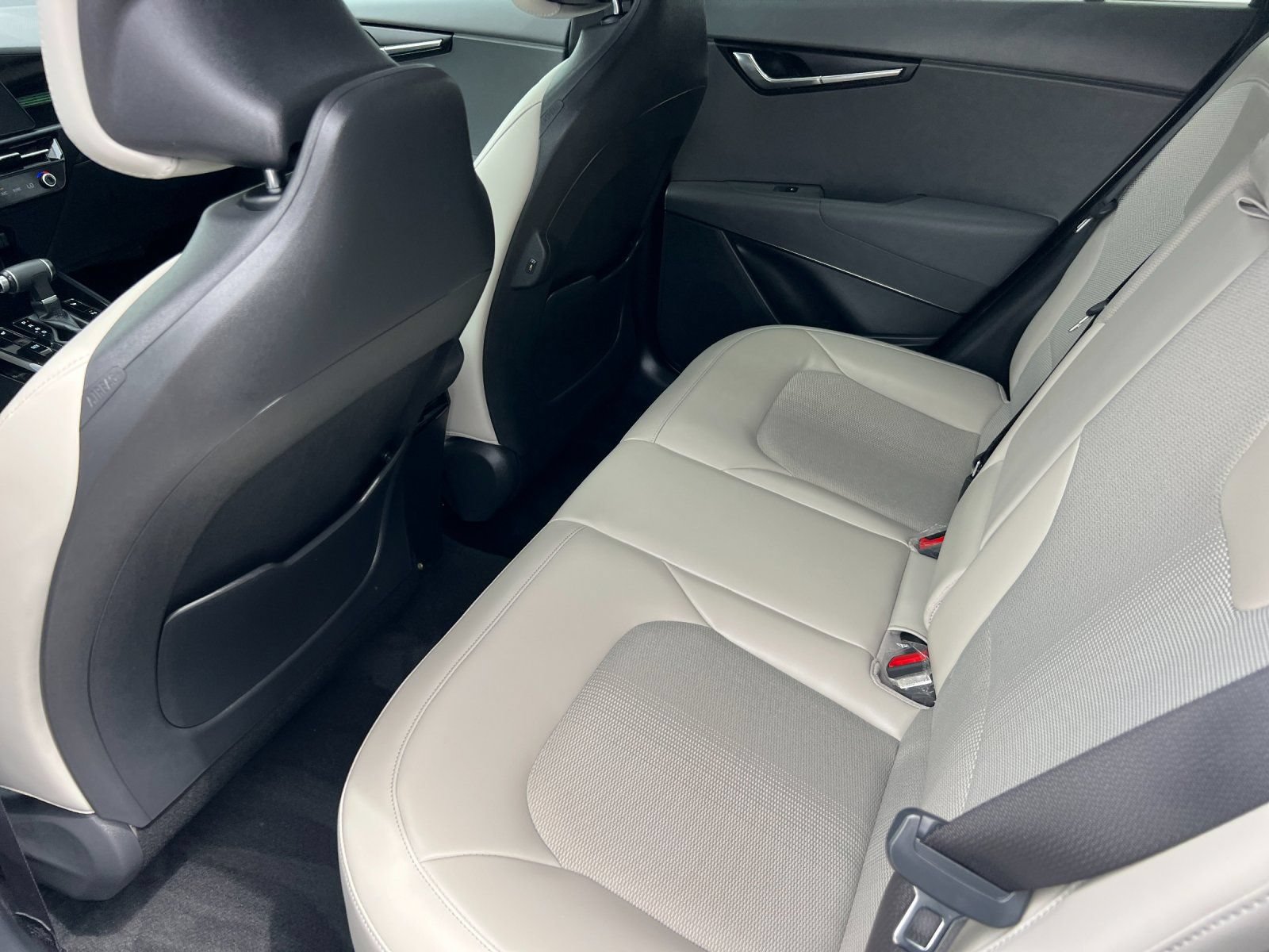 Used 2023 Kia Niro EX Touring FWD image 11