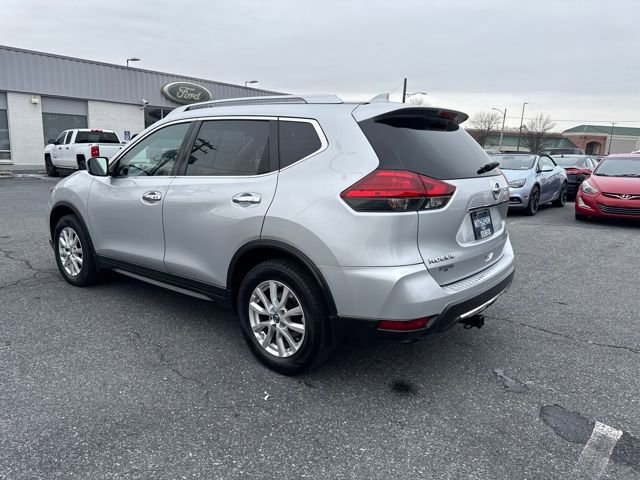 Used 2017 Nissan Rogue SV image 3