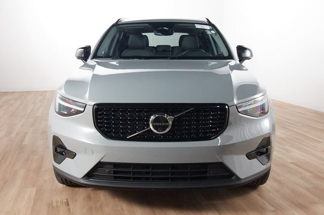 Certified 2026 Volvo XC40 B5 Plus AWD/4WD image 2