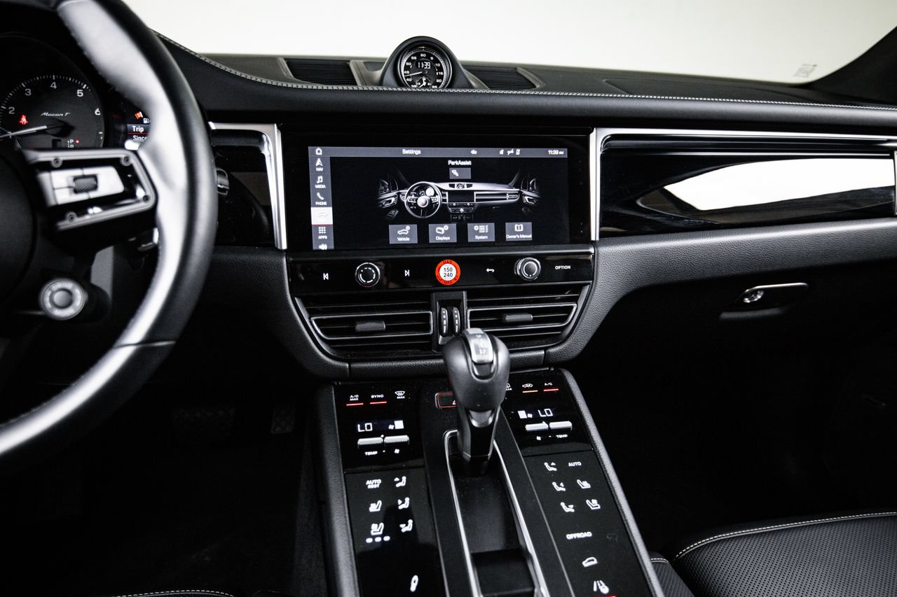 Certified 2023 Porsche Macan Turbo AWD/4WD image 19