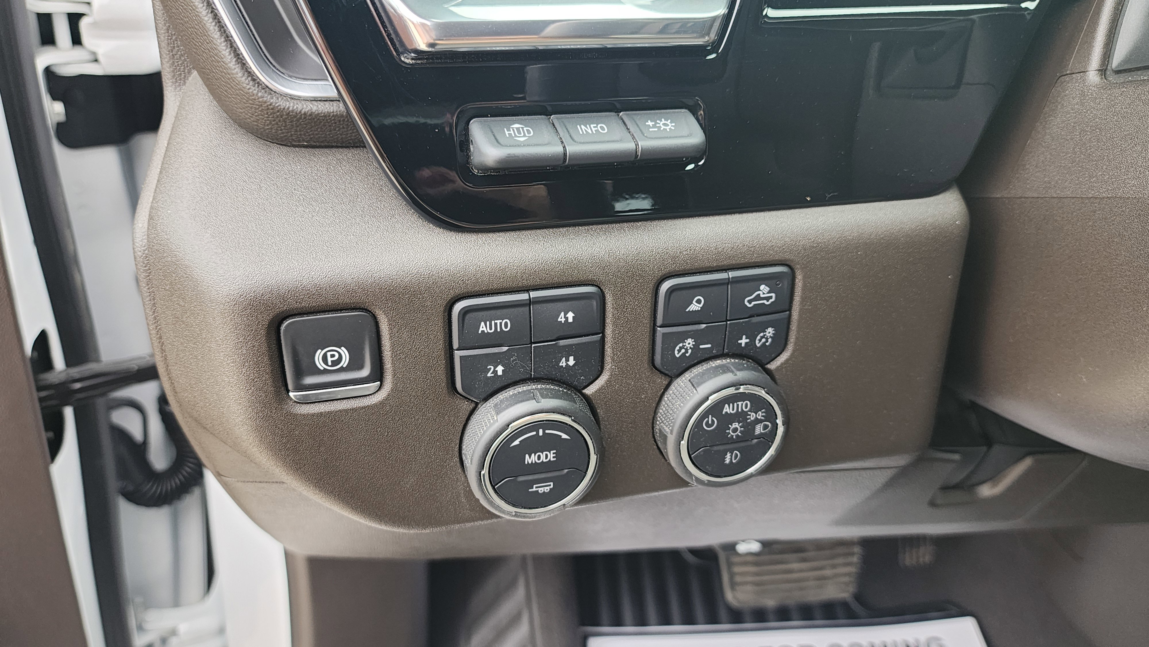 Certified 2025 Chevrolet Silverado 3500 LTZ w/ LTZ Premium Package image 13