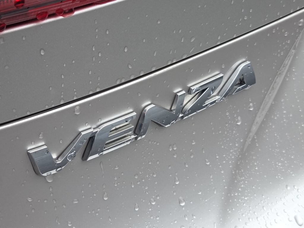 Used 2024 Toyota Venza XLE AWD/4WD image 15