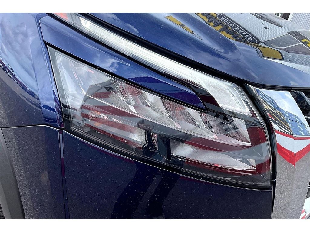 Used 2025 Nissan Pathfinder SL AWD/4WD image 33