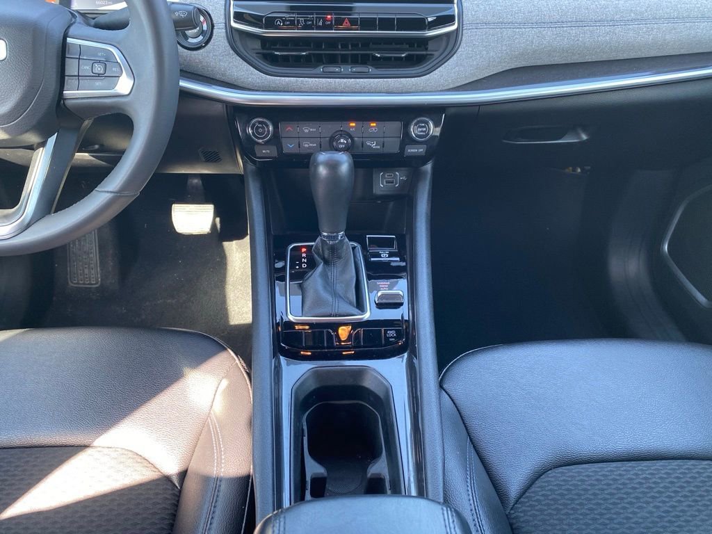 Used 2024 Jeep Compass Latitude image 16