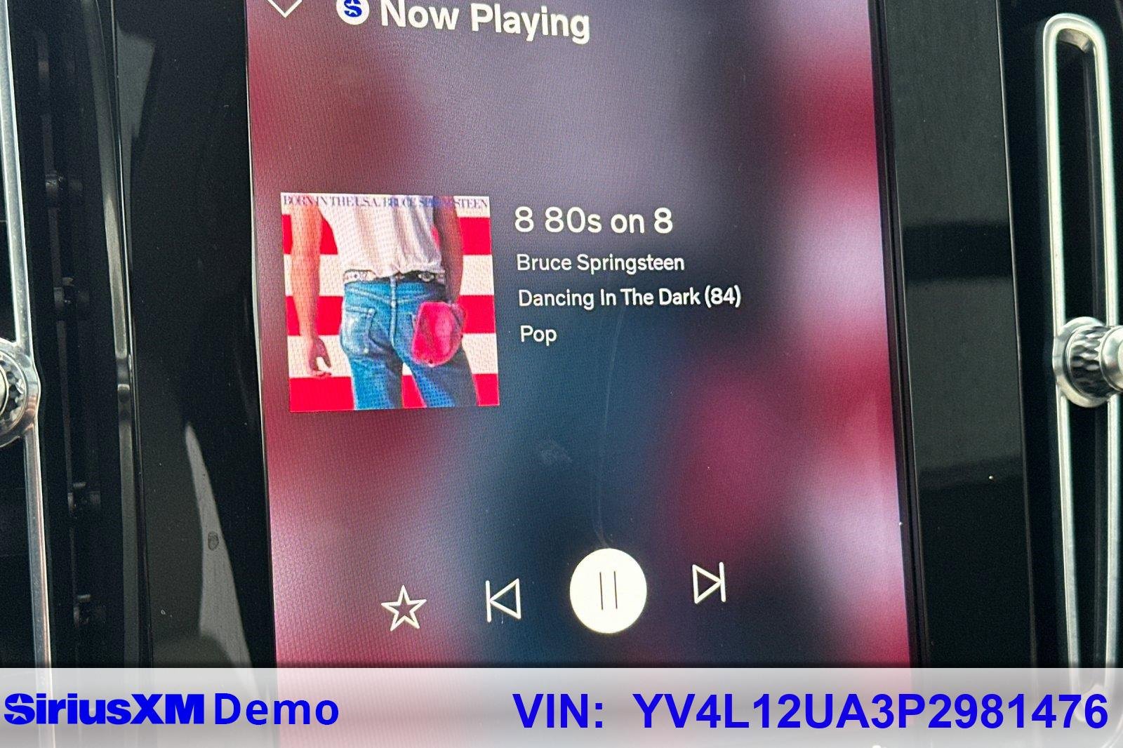 Used 2023 Volvo XC40 B5 Ultimate w/ Protection Package Premier image 29