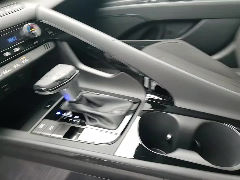 Used 2025 Hyundai Elantra SEL w/ Cargo Package image 31