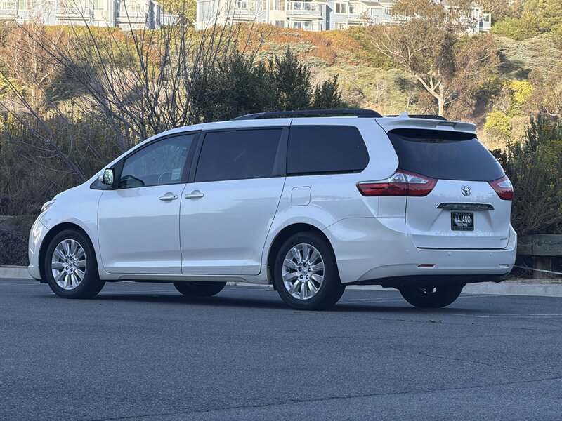 Used 2015 Toyota Sienna Limited Premium FWD image 4