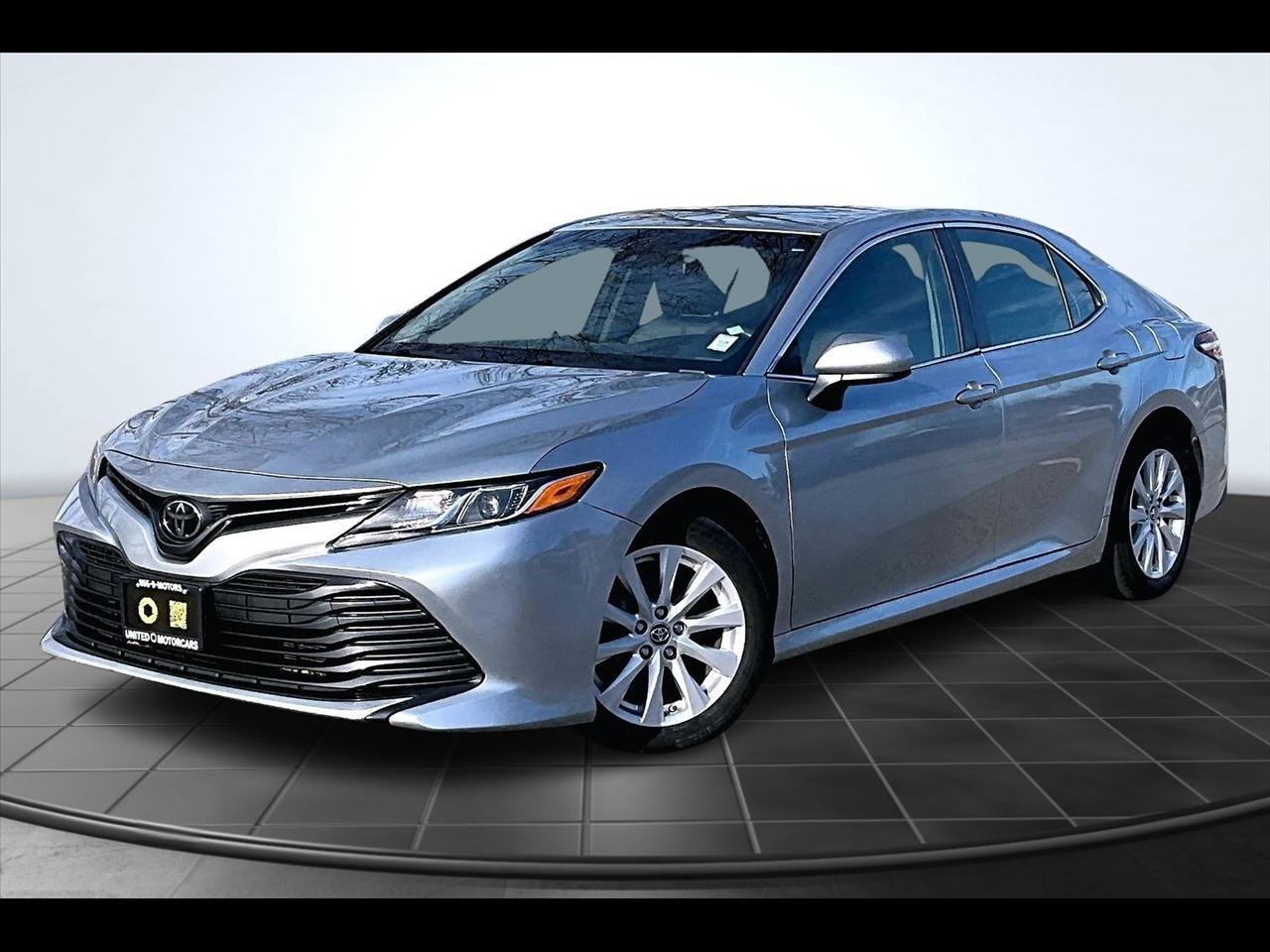 Used 2018 Toyota Camry LE FWD image 1