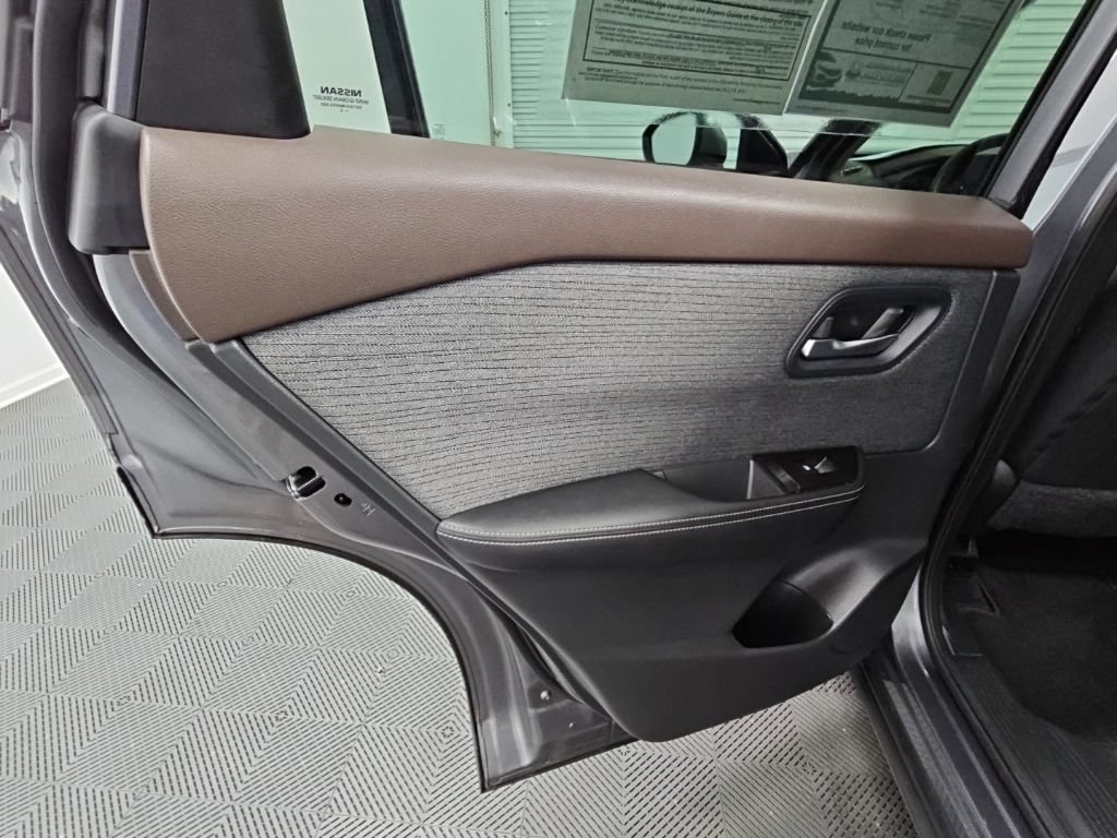 Used 2023 Nissan Rogue SV FWD image 31