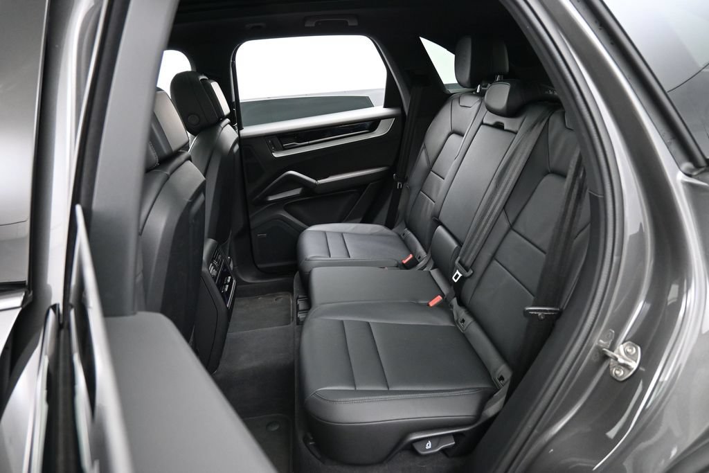 Certified 2026 Porsche Cayenne AWD/4WD image 24