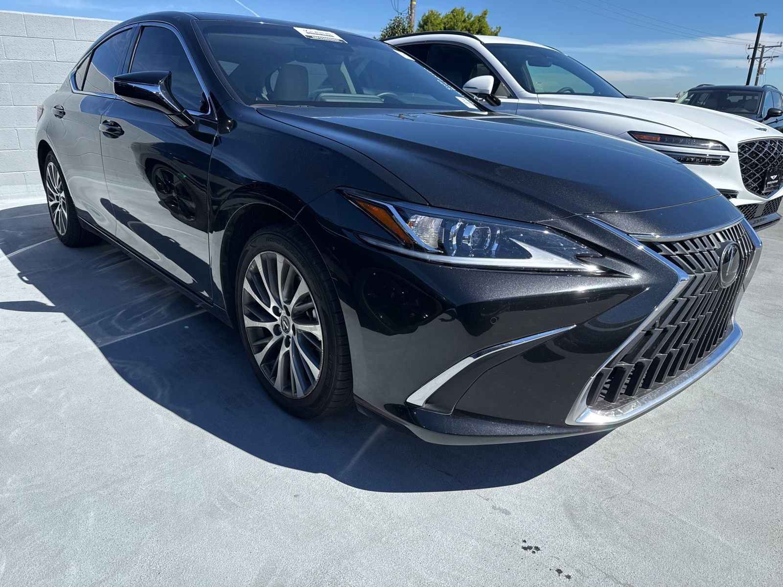 Used 2025 Lexus ES 300h w/ Premium Package image 1