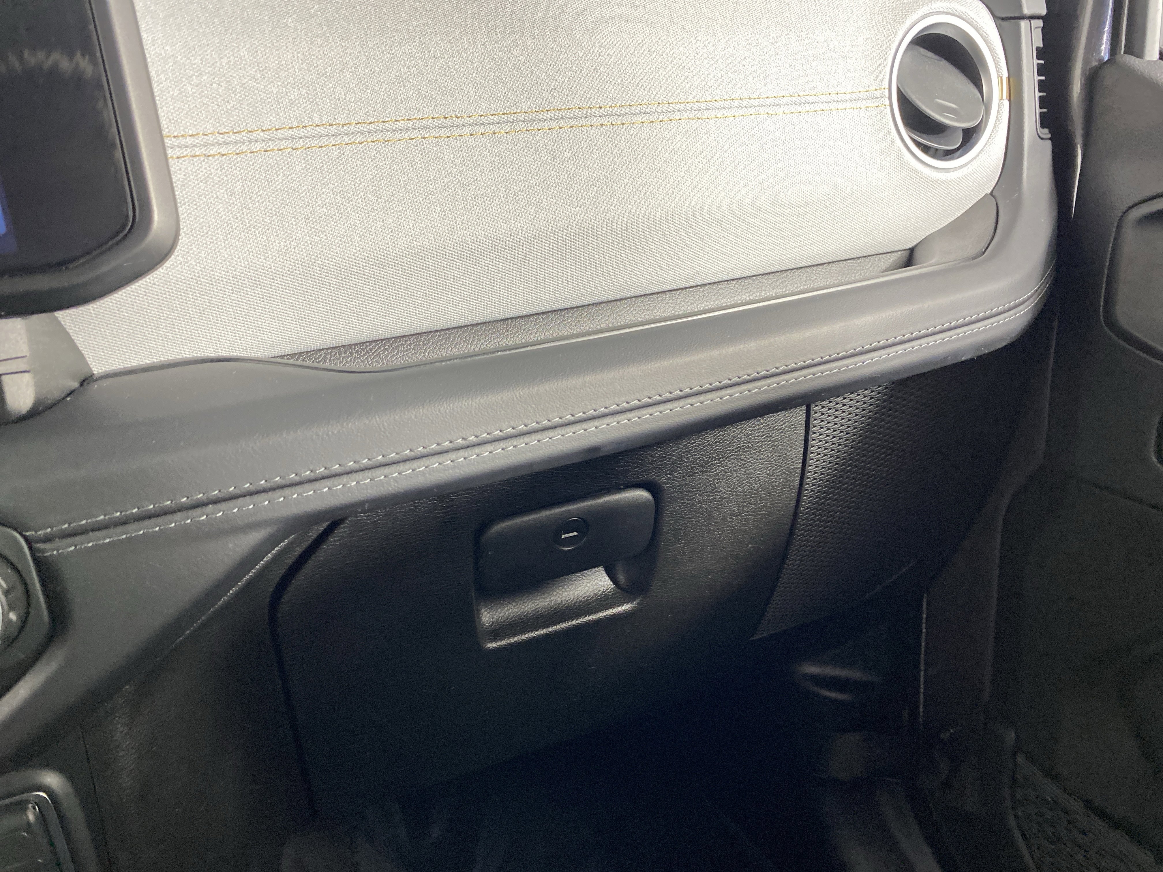 Used 2025 Jeep Wrangler Sahara w/ Safety Group image 31