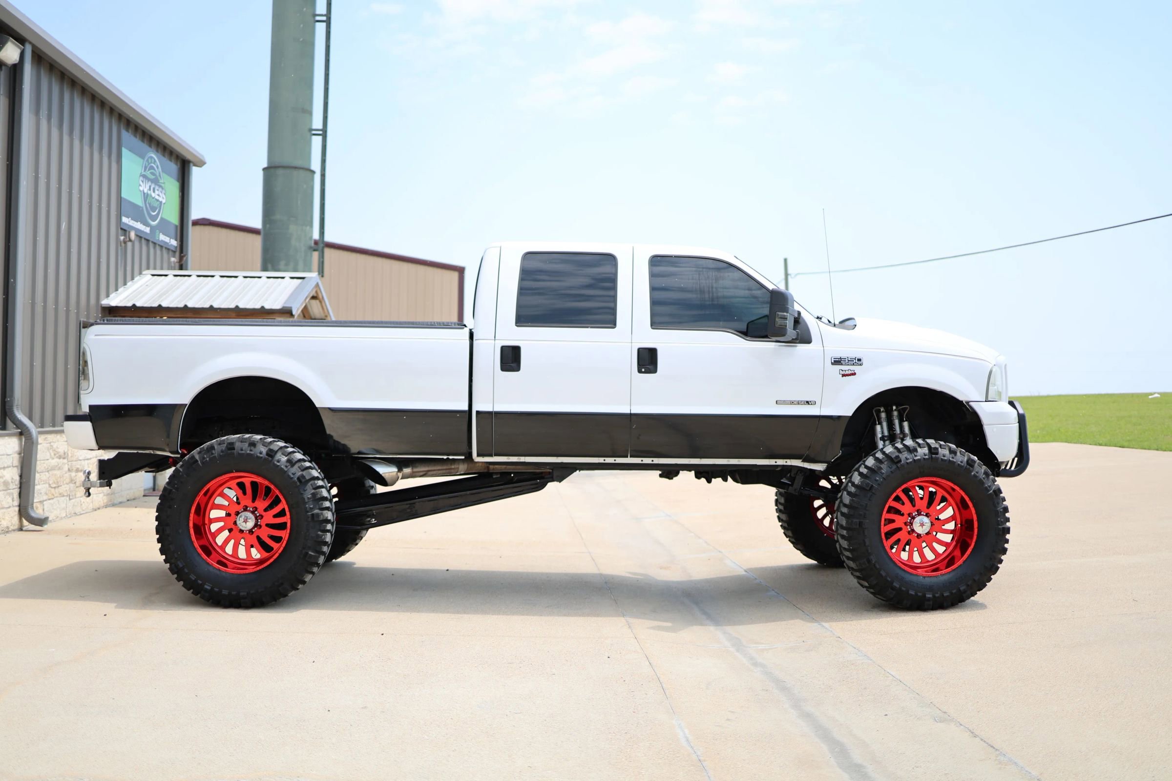 Used 2001 Ford F350 XLT image 2