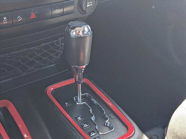 Used 2017 Jeep Wrangler Unlimited Rubicon w/ Connectivity Group image 12