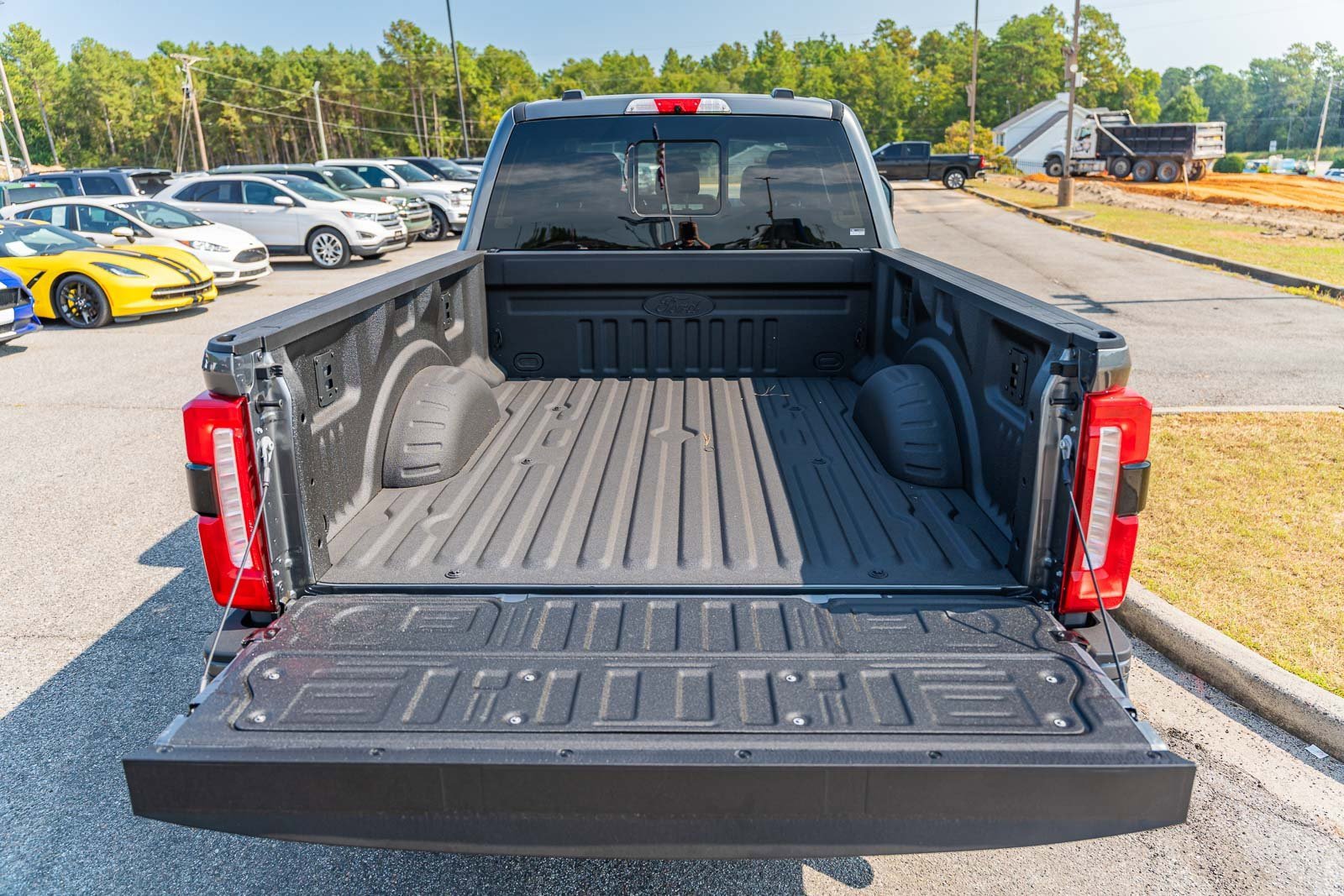 New 2025 Ford F250 Lariat w/ Black Appearance Package image 19