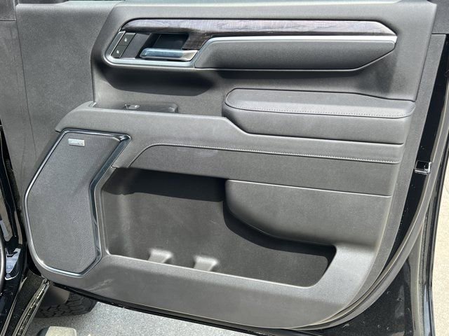 Used 2025 Chevrolet Silverado 2500 LTZ w/ LTZ Plus Package image 16