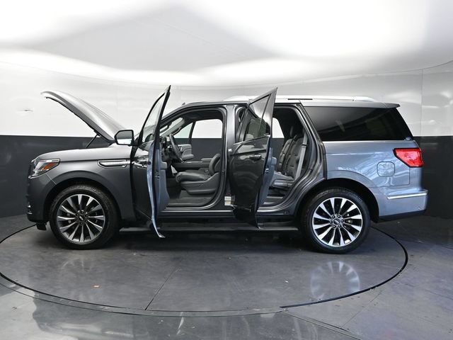 Used 2021 Lincoln Navigator Reserve w/ Luxury Package RWD image 34