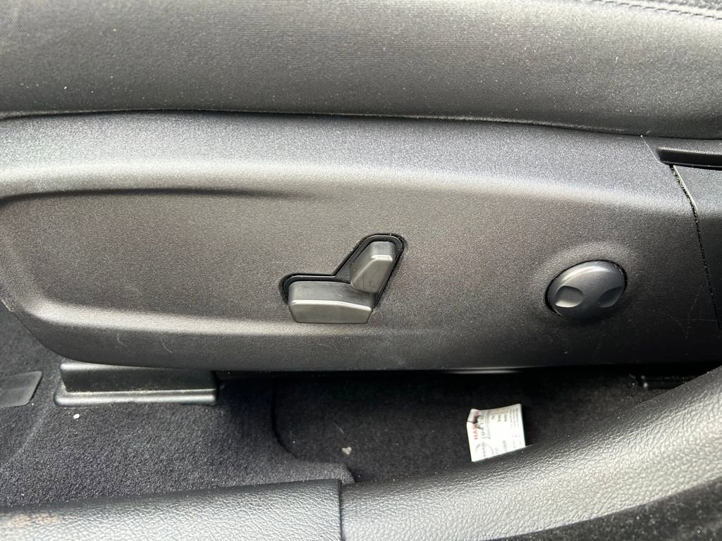 Certified 2023 Chrysler 300 Touring w/ Sport Appearance Package image 21