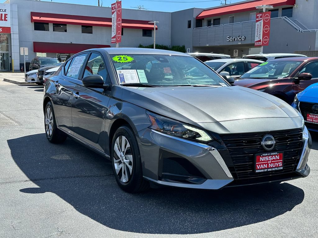 Used 2025 Nissan Altima 2.5 S FWD image 10
