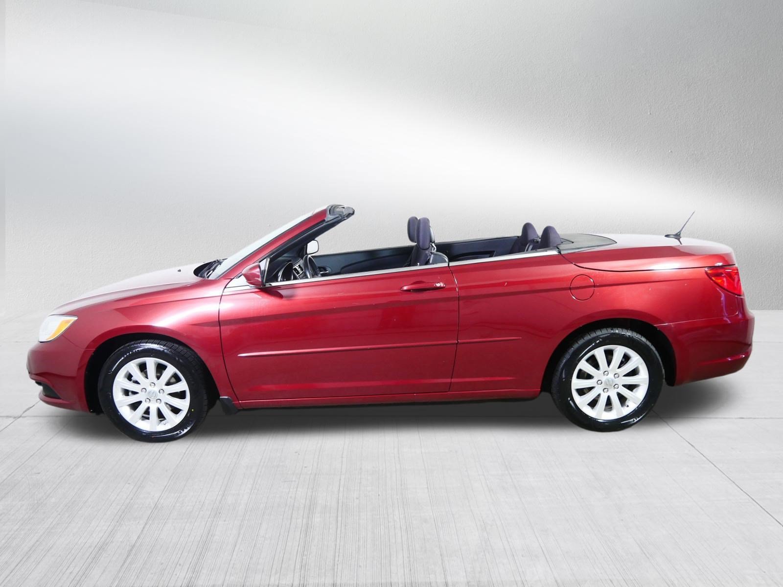 Used 2012 Chrysler 200 Touring FWD image 4