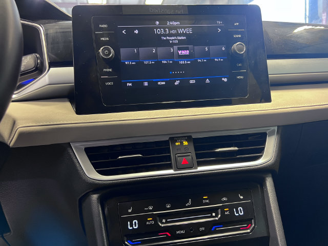 Certified 2025 Volkswagen Taos SE FWD image 24