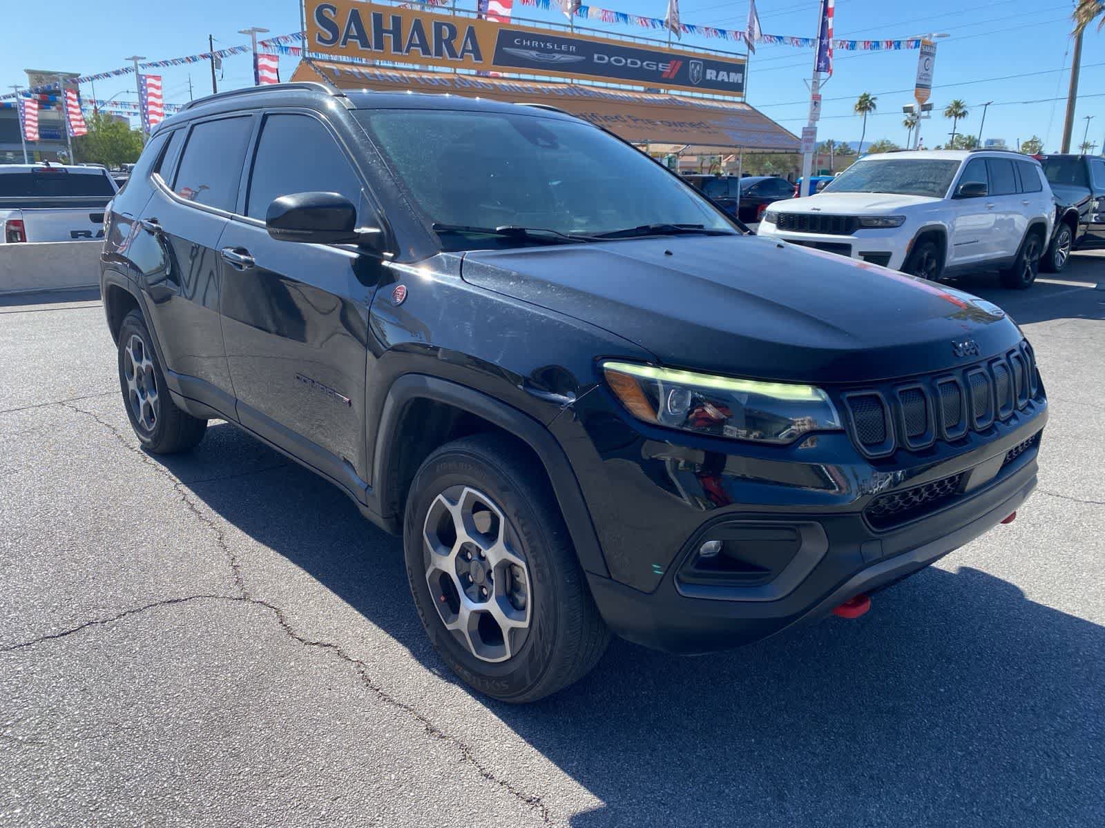 Used 2022 Jeep Compass Trailhawk w/ Trailhawk Elite Group AWD/4WD image 3
