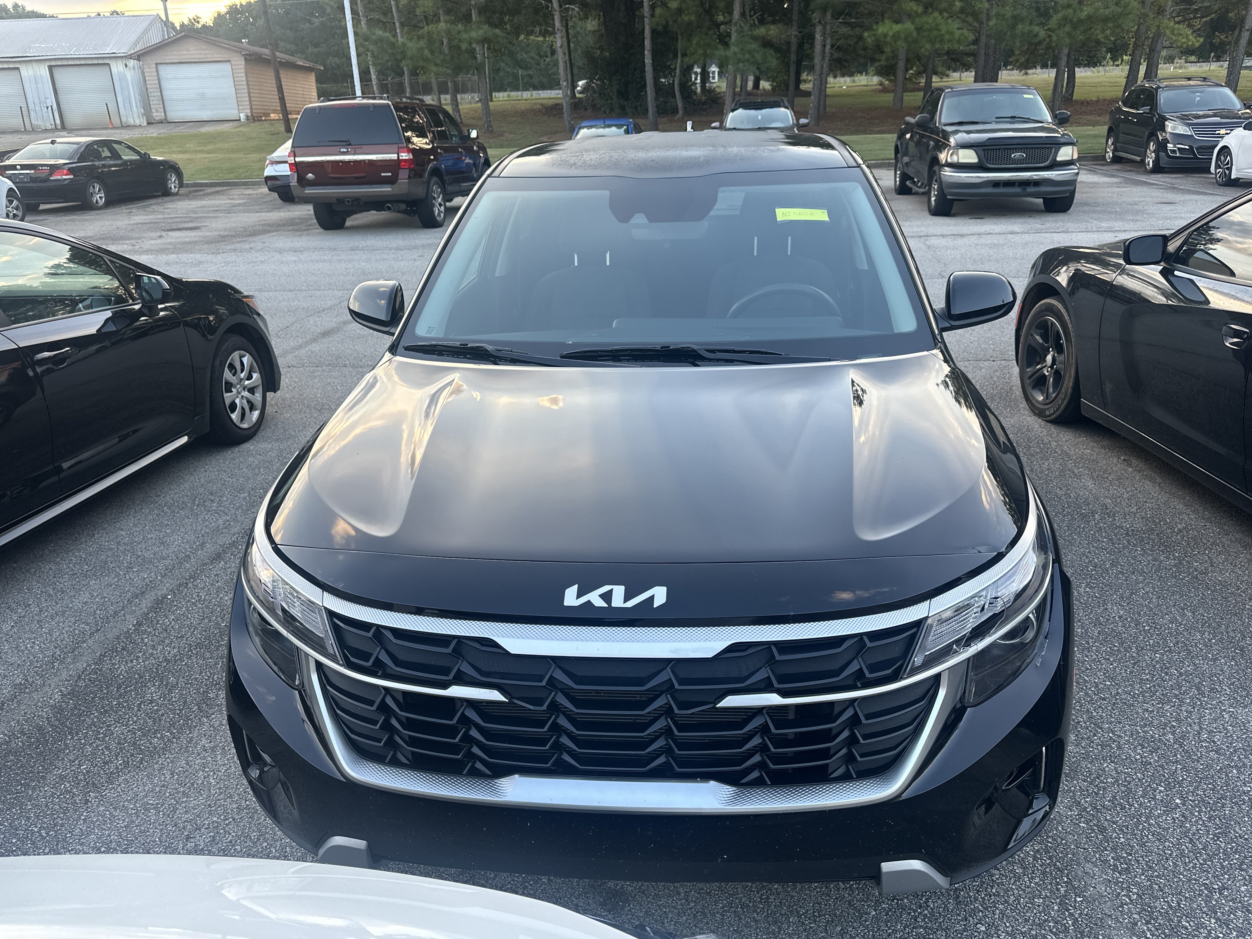 Used 2024 Kia Seltos LX AWD/4WD image 2