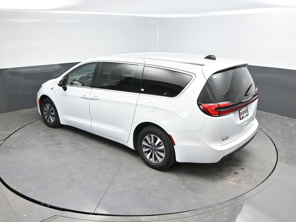 Used 2023 Chrysler Pacifica Touring-L FWD image 27