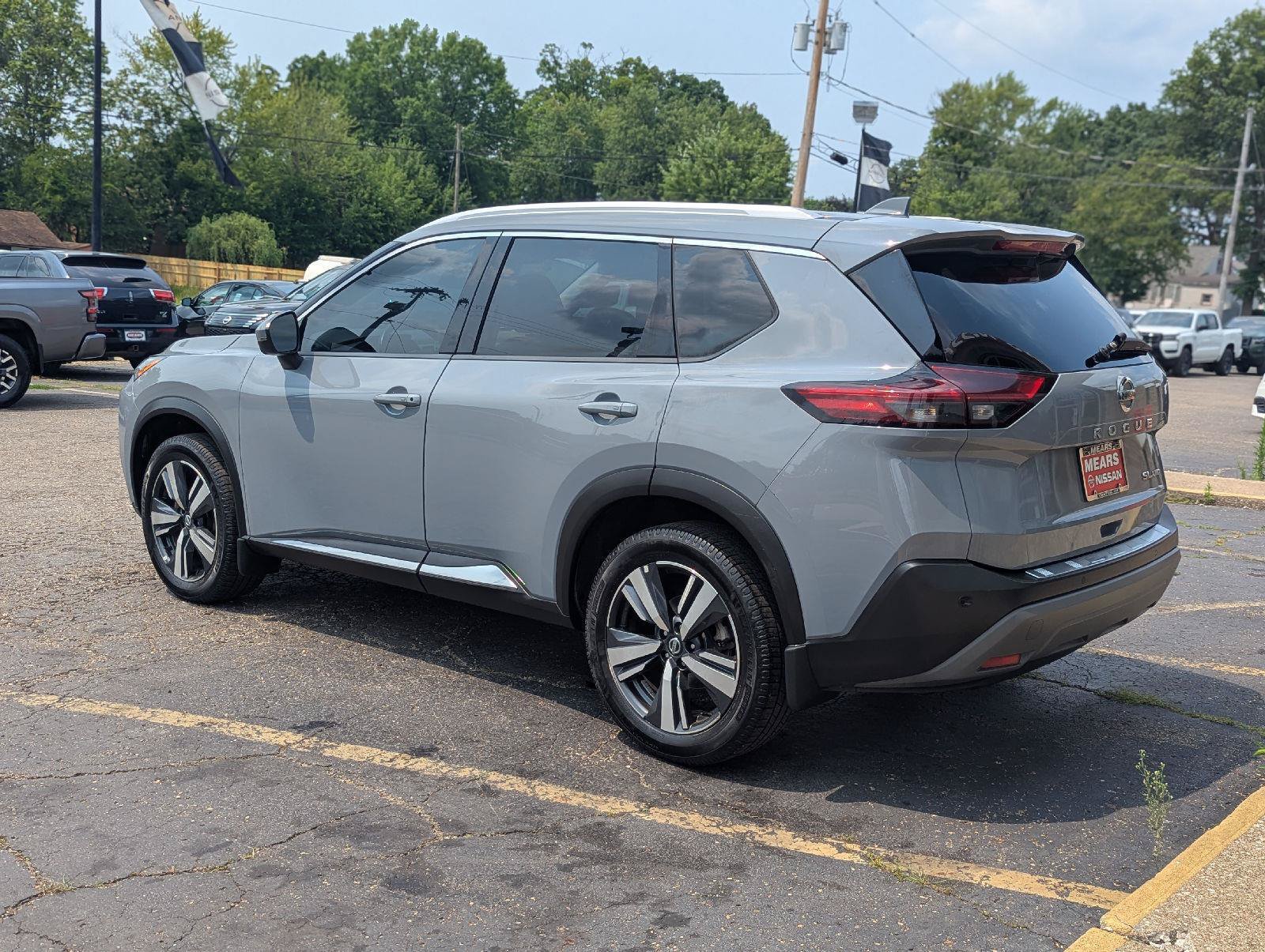 Used 2021 Nissan Rogue SL AWD/4WD image 12