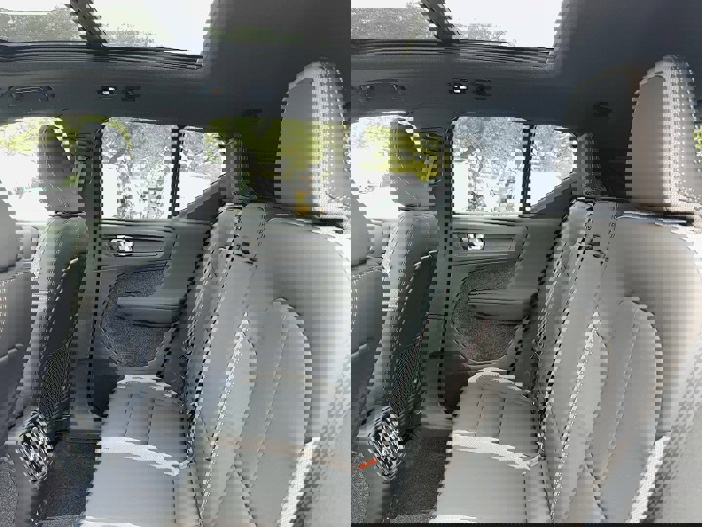 New 2026 Volvo EX40 Plus w/ Climate Package image 16