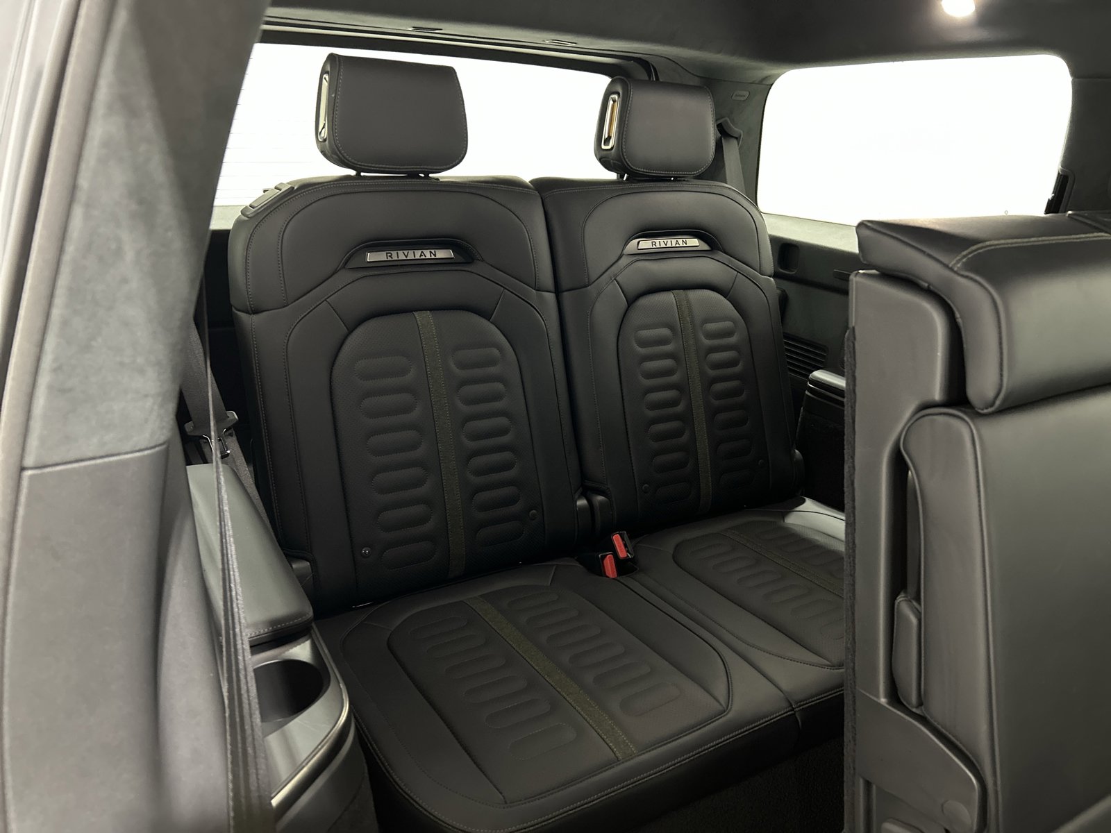 Used 2025 Rivian R1S Adventure image 25