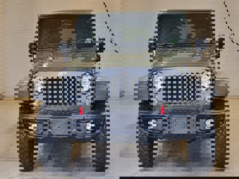 Used 2015 Jeep Wrangler Unlimited Rubicon image 2