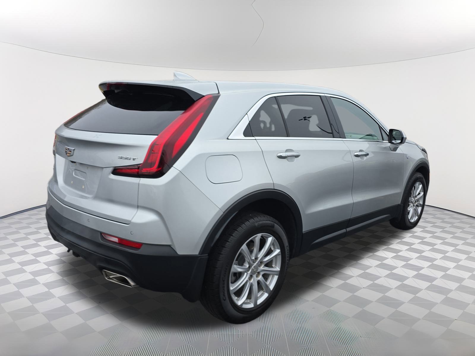 Used 2021 Cadillac XT4 Luxury w/ Cold Weather Package image 3