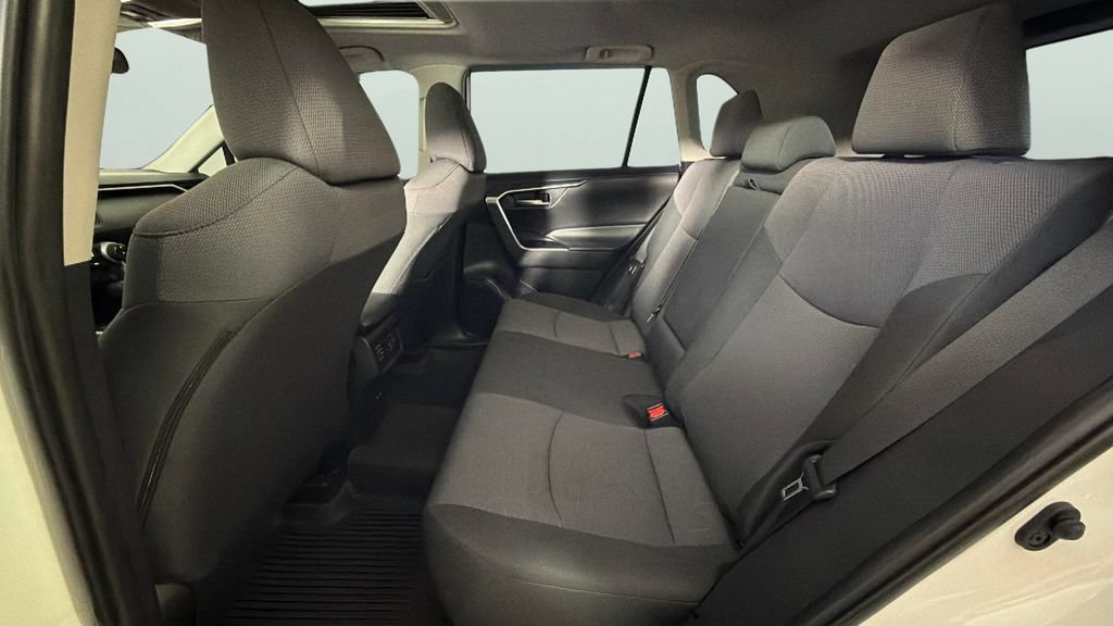 Used 2025 Toyota RAV4 XLE w/ Convenience Package FWD image 27