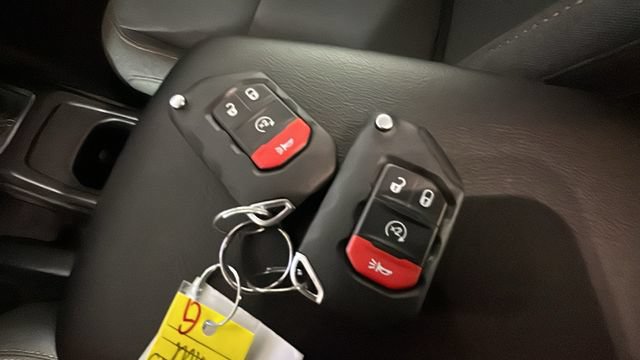 Used 2024 Jeep Wrangler Unlimited w/ Convenience Group AWD/4WD image 19