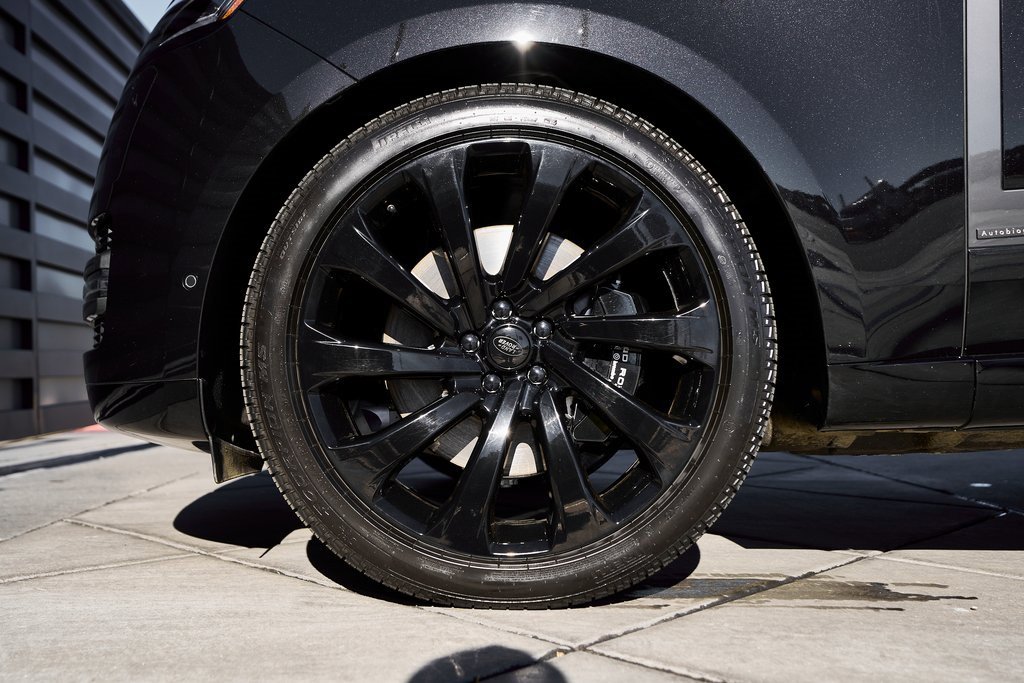 Used 2025 Land Rover Range Rover Long Wheelbase Autobiography image 3