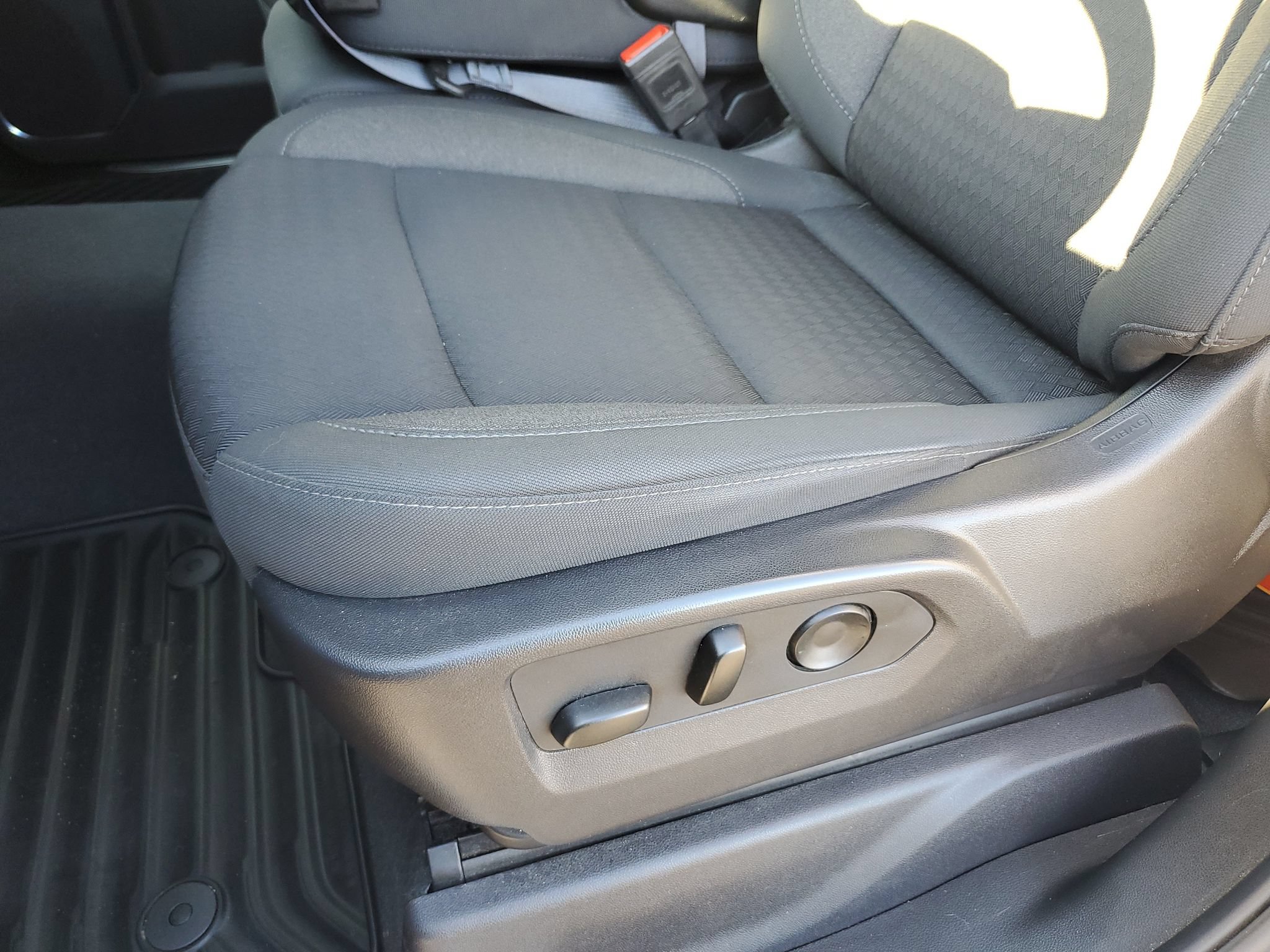 Used 2024 Chevrolet Silverado 1500 LT AWD/4WD image 14