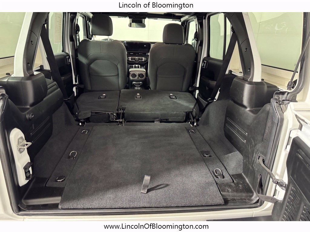 Used 2025 Jeep Wrangler Unlimited Sahara AWD/4WD image 13