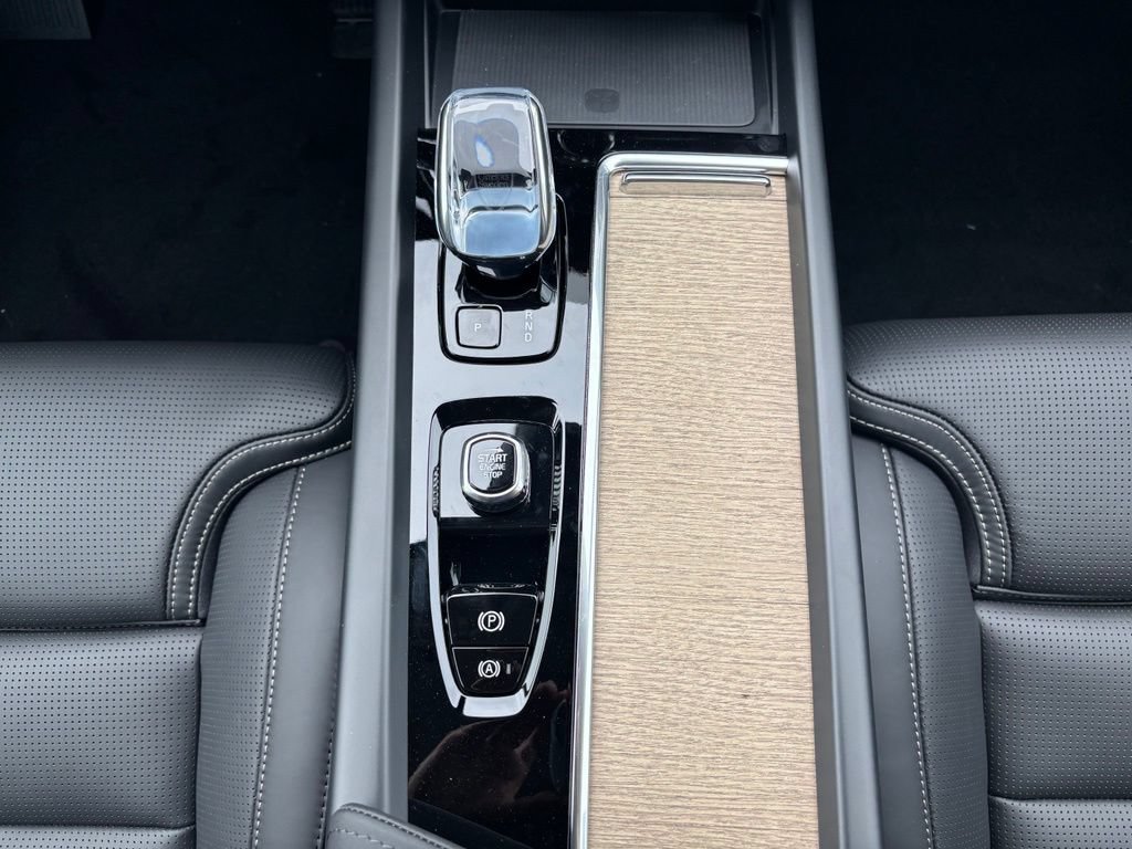 New 2026 Volvo XC60 T8 Ultra w/ Protection Package Premier AWD/4WD image 13