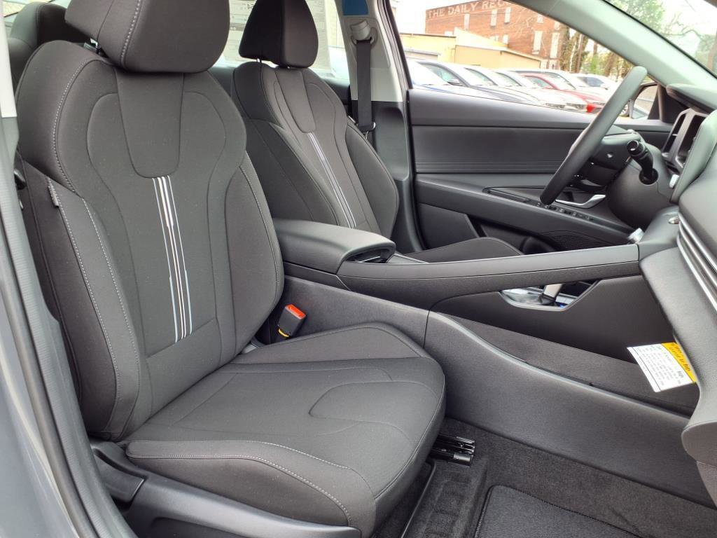 New 2025 Hyundai Elantra Blue image 5