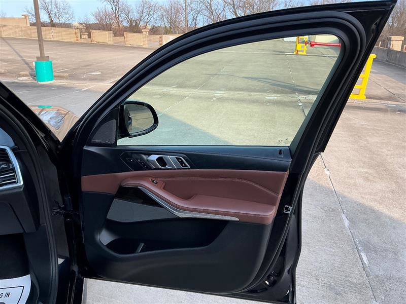 Used 2019 BMW X5 xDrive50i w/ M Sport Package image 36