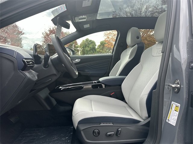 New 2025 Volkswagen ID.4 Pro S Plus image 12