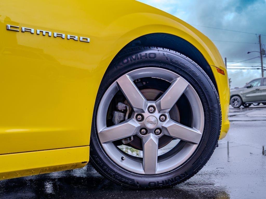 Used 2015 Chevrolet Camaro LT RWD image 9