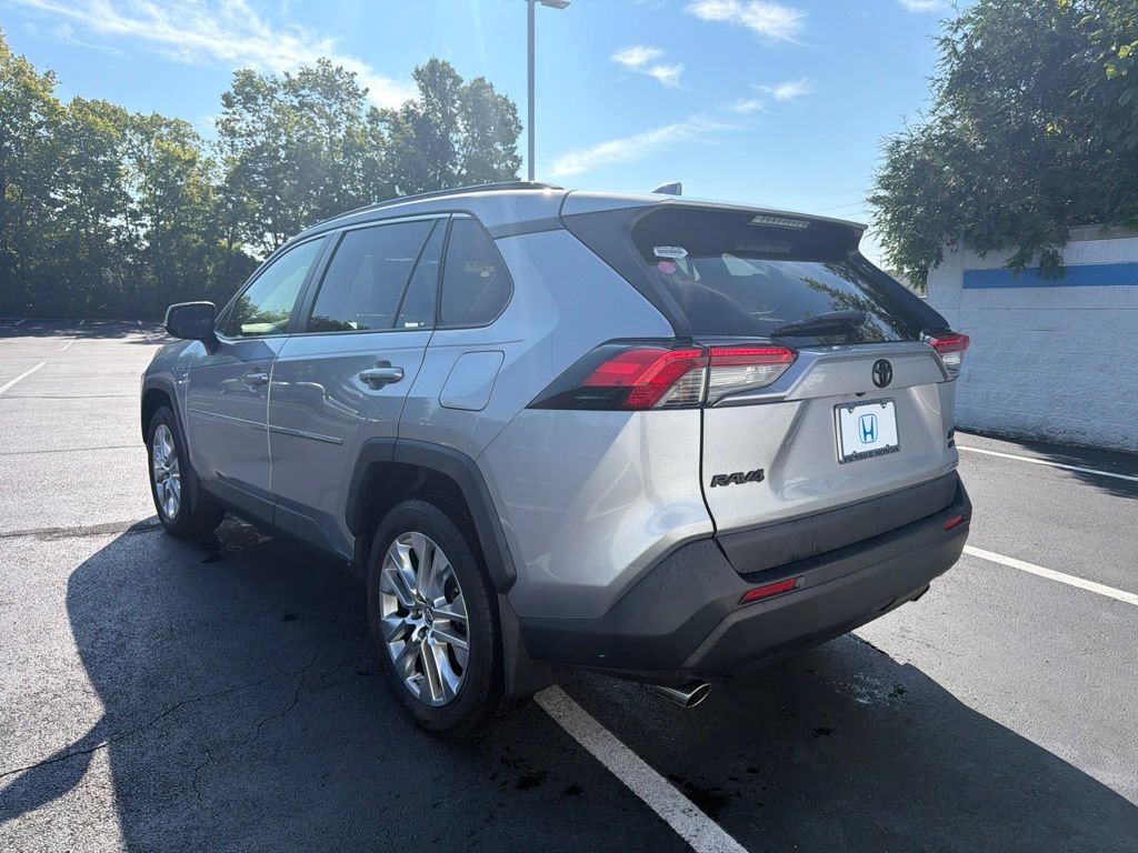 Used 2019 Toyota RAV4 XLE Premium w/ Cold Weather Package AWD/4WD image 3