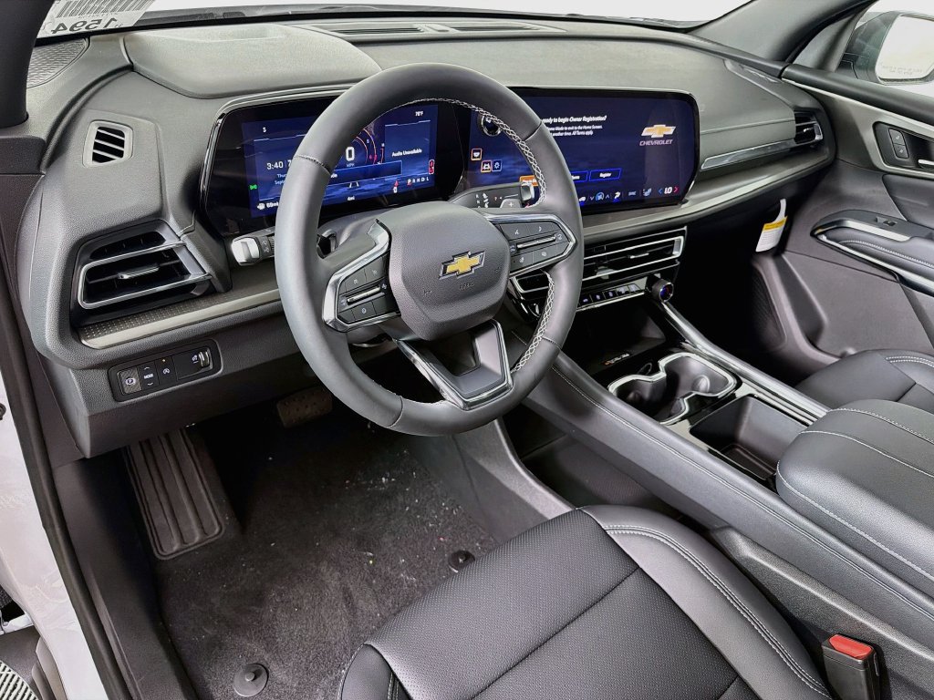 New 2027 Chevrolet Traverse LT w/ Sun and Wheel Package FWD image 9