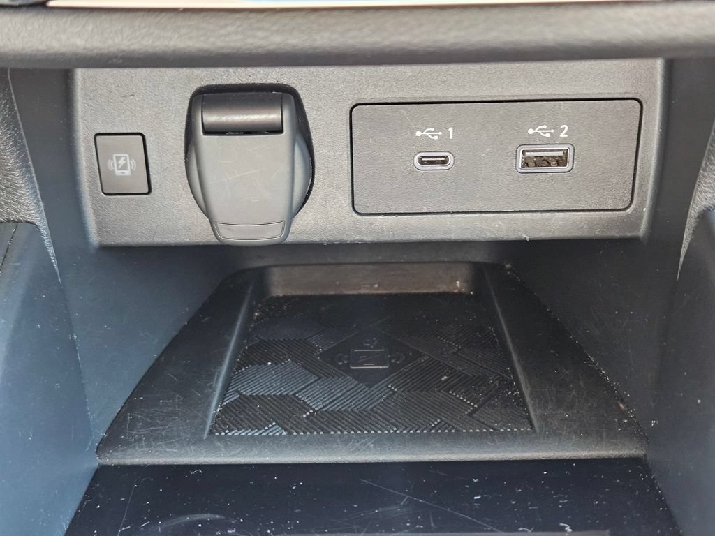 Used 2024 Nissan Versa SR FWD image 18