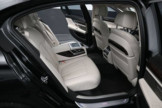 Used 2022 BMW 750i xDrive w/ Luxury Rear Seating Package AWD/4WD image 40