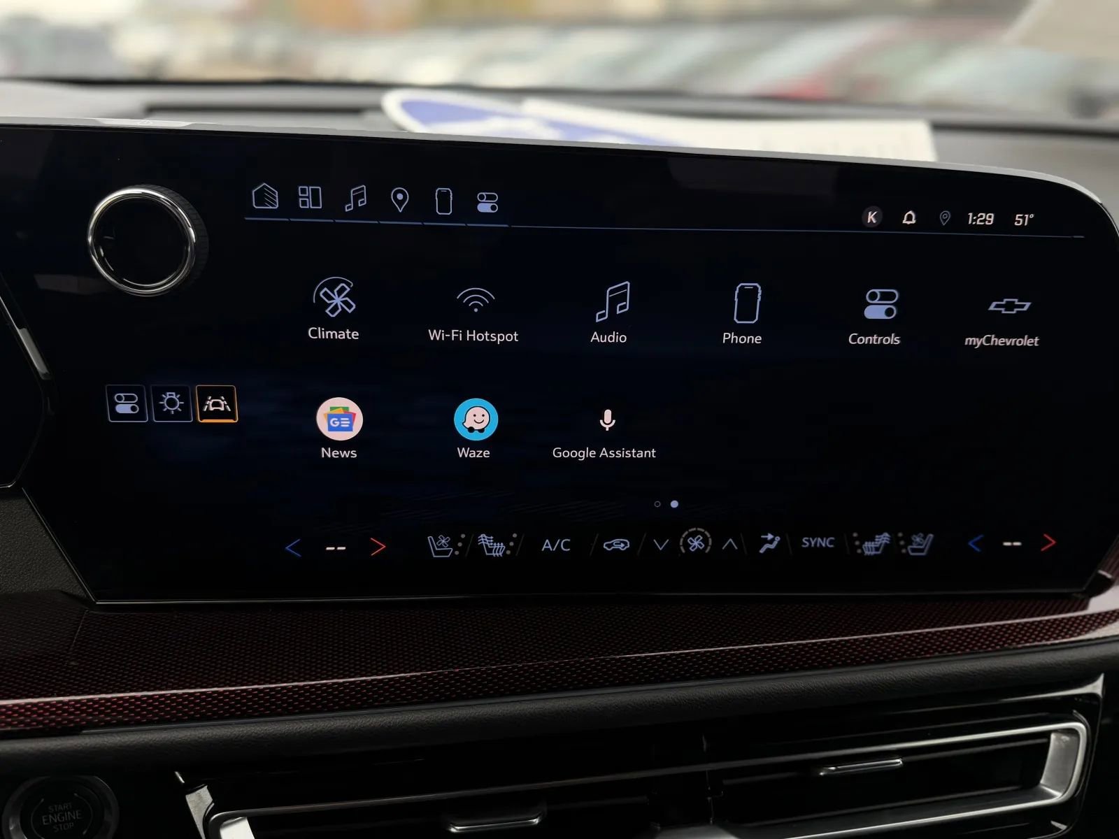 Used 2024 Chevrolet Traverse RS image 39