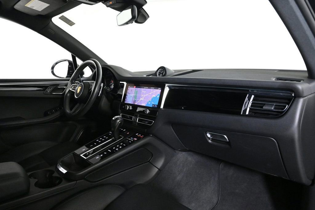 Certified 2023 Porsche Macan S image 17