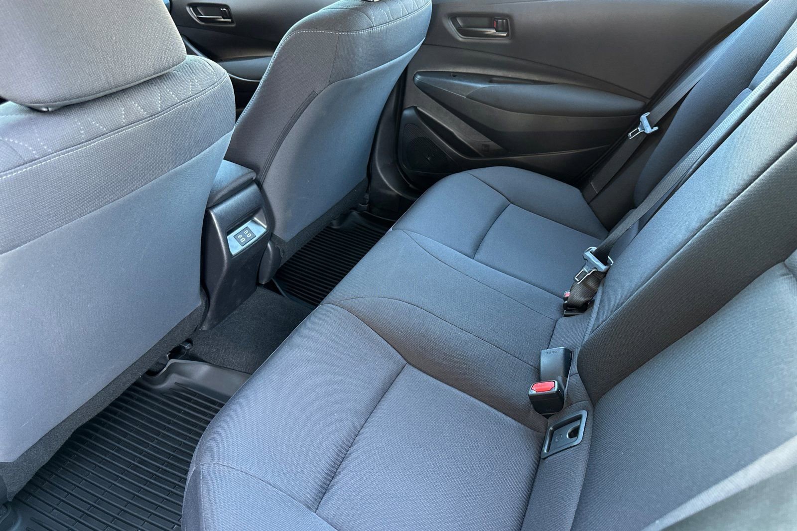 Used 2025 Toyota Corolla LE image 12